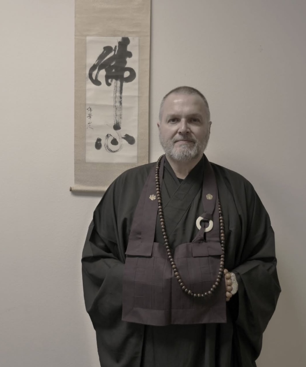 Reverend Sumeru Daito Zenei Thompson, Oshō, in robes